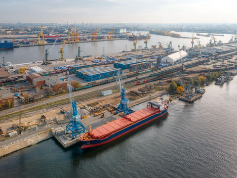 Cargo ships avoid Suez Canal: Port of Hamburg also affected